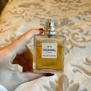 Chanel N’5 perfume